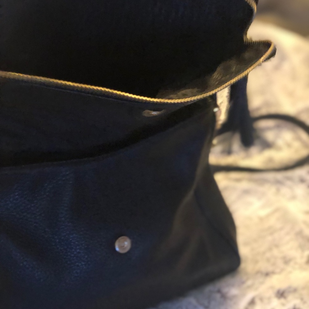 Kate Spade average size cross body bag.